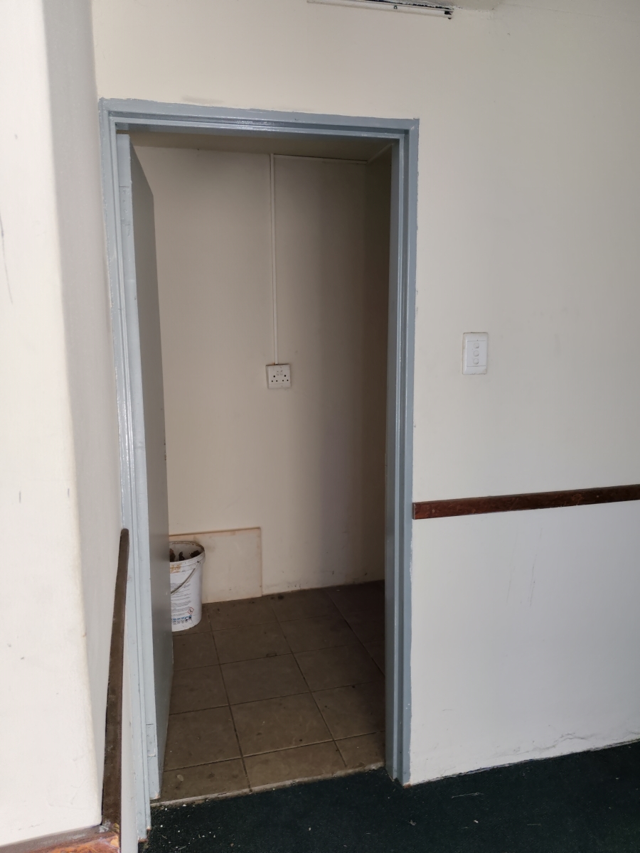 To Let Commercial Property for Rent in Okavango Park Western Cape